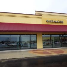 COACH Outlet - Curbside Pickup Only - 622 W. LINMAR LANE SPACE D40, Johnson  Creek, WI 53038