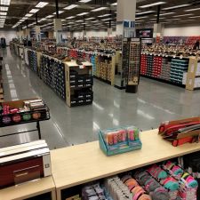 shoe warehouse clarks