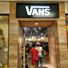 vans store in firewheel mall