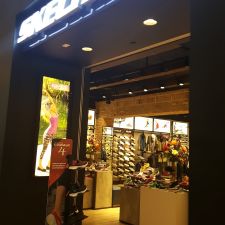 skechers crabtree mall