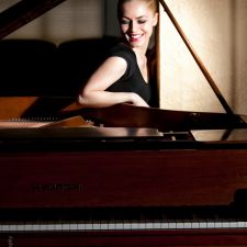 9 Woods Dr, East Hills, NY 11576