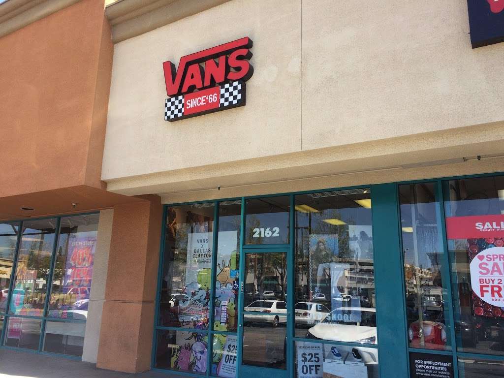 vans store near me hiring