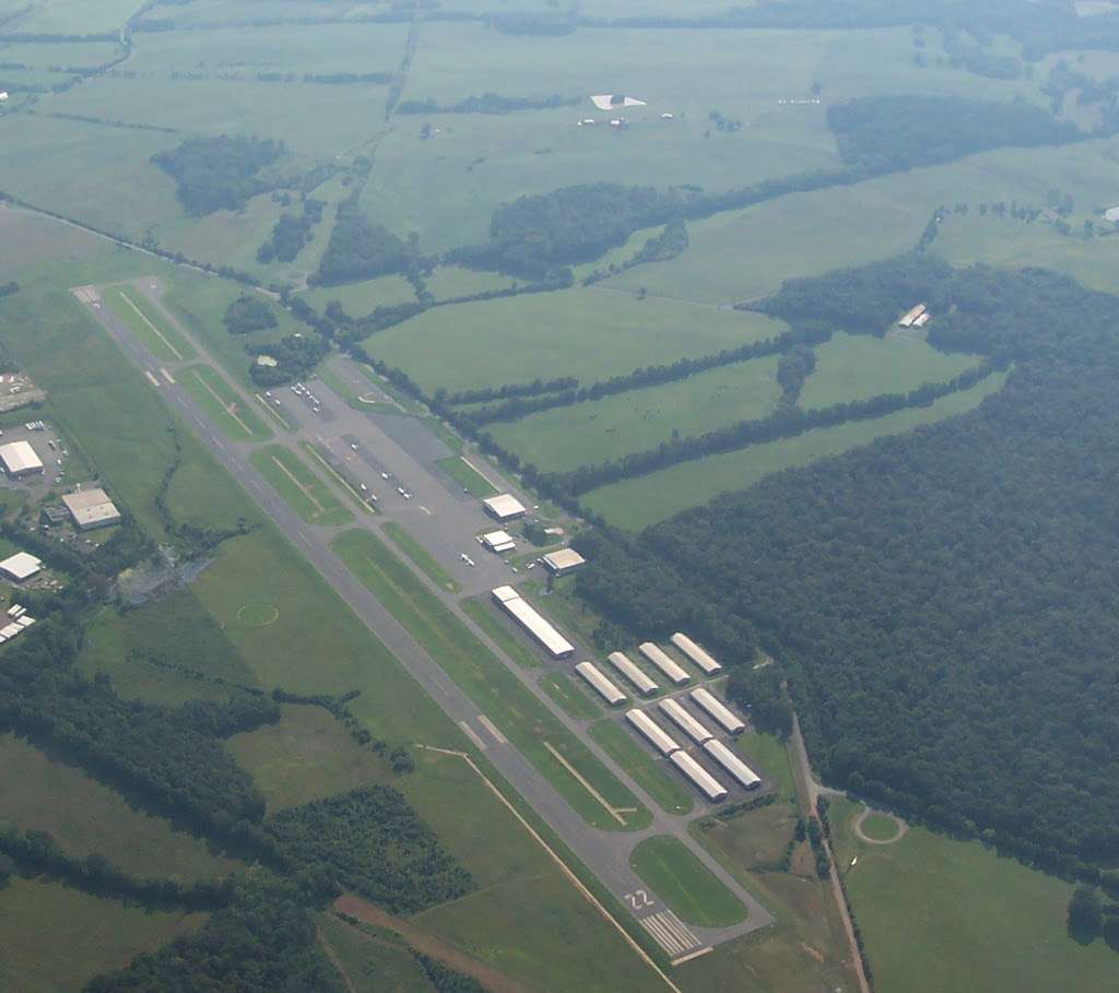 The Greenhouse Airport | 21550 Germanna Hwy, Stevensburg, VA 22741, USA