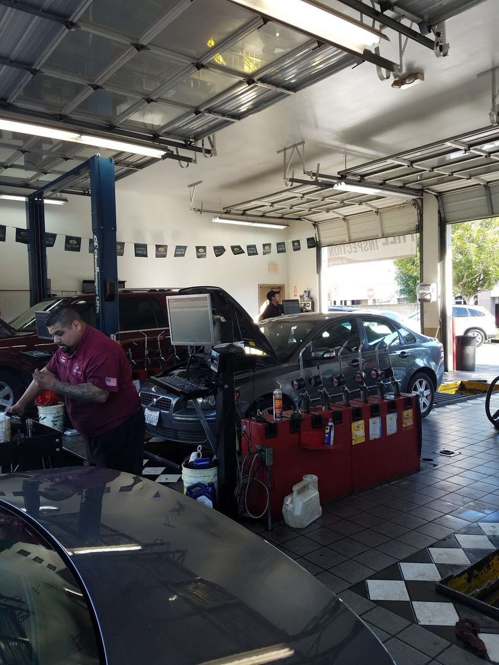 Jiffy Lube Oil Change Center | 27832 Aliso Creek Rd, Aliso Viejo, CA 92656, USA | Phone: (949) 362-0005