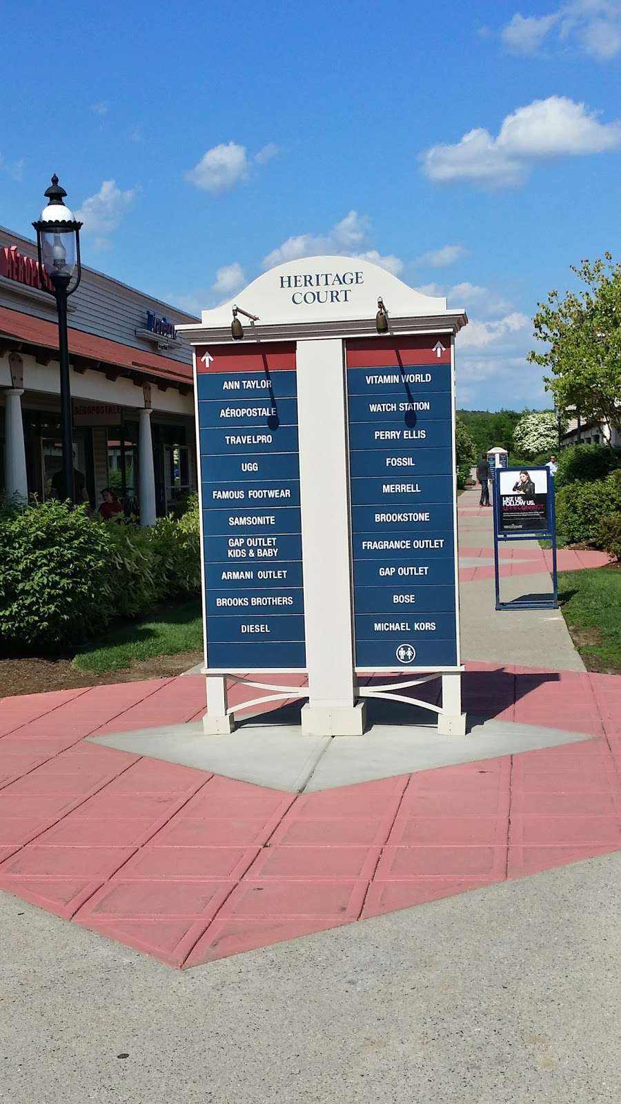 Wrentham Village Premium Outlets | 1 Premium, Outlet Blvd, Wrentham, MA 02093, USA | Phone: (508) 384-0600