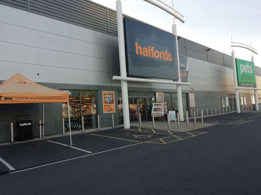 Halfords | 2, Plough Lane Retail Park, Plough Ln, London, Wimbledon SW17 0BW, UK | Phone: 020 8417 8880