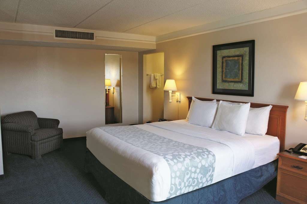 La Quinta Inn by Wyndham Clute Lake Jackson | 1126 South Hwy 332 West, Clute, TX 77531 | Phone: (979) 265-7461