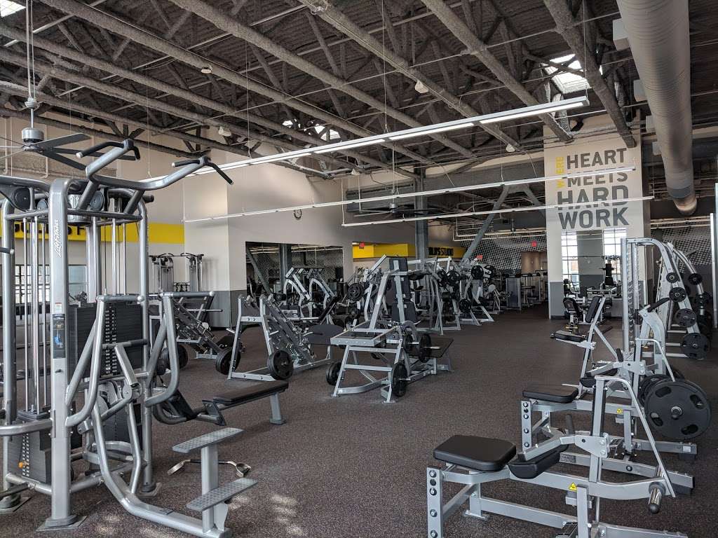 Golds Gym | 4595 Woodberry St, Riverdale Park, MD 20737, USA | Phone: (240) 238-3875