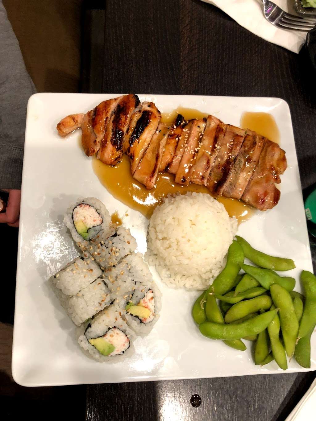 Ayame Sushi | 2046 Nut Tree Rd #A, Vacaville, CA 95687, USA | Phone: (707) 455-7883