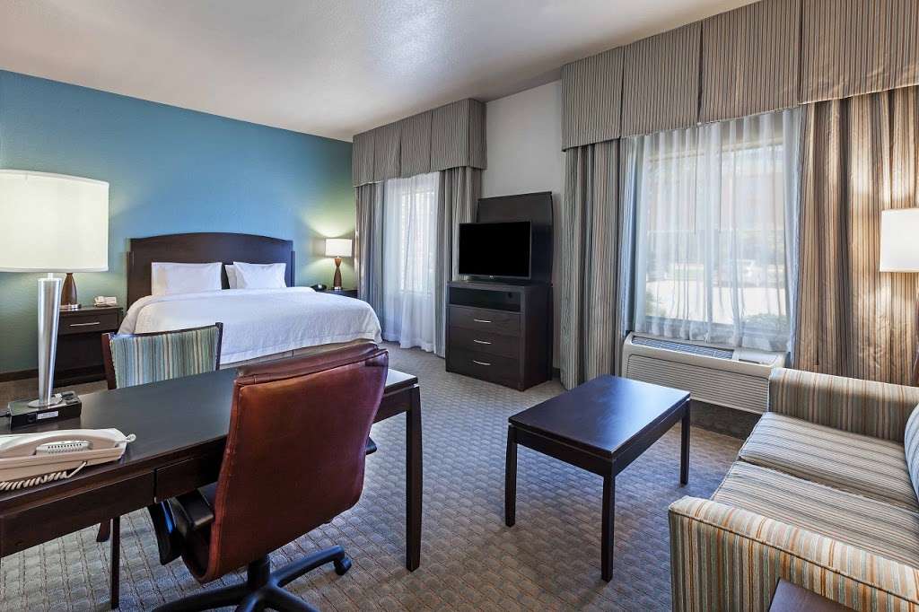 Hampton Inn & Suites Lake Jackson-Clute | 1121 TX-332, Clute, TX 77531, USA | Phone: (979) 265-3200