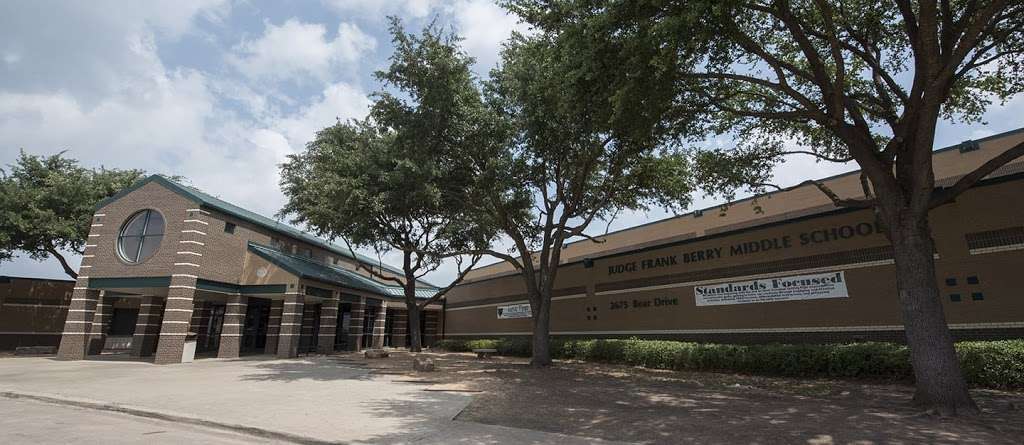 Berry Middle School | 2675 Bear Dr, Mesquite, TX 75181 | Phone: (972) 882-5850