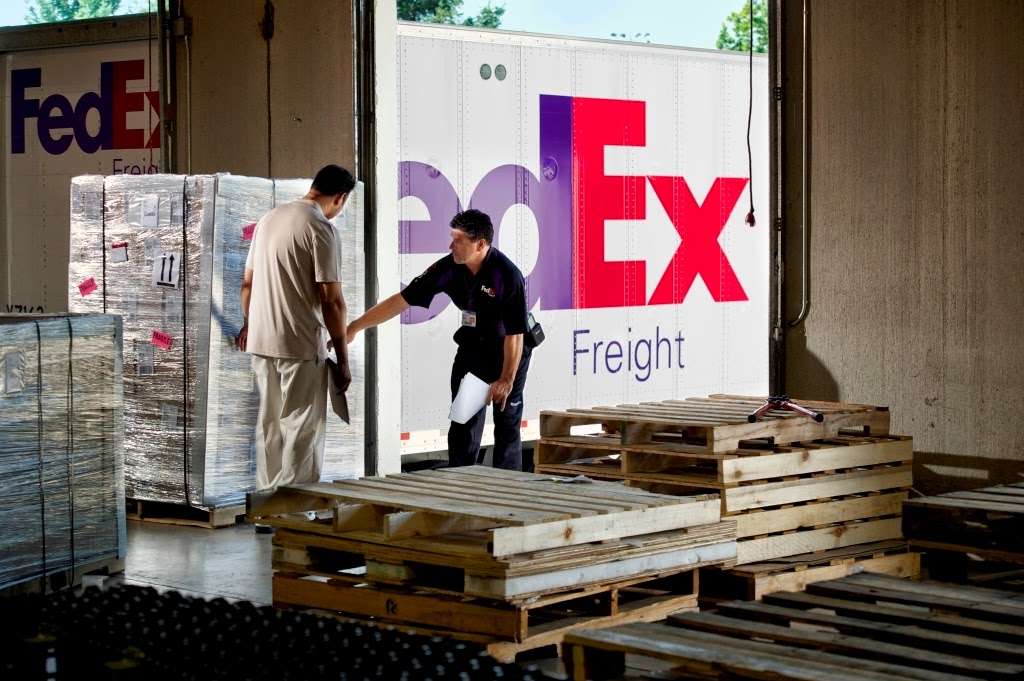 FedEx Freight | 900 County Line Rd #910, Elmhurst, IL 60126 | Phone: (888) 749-2954