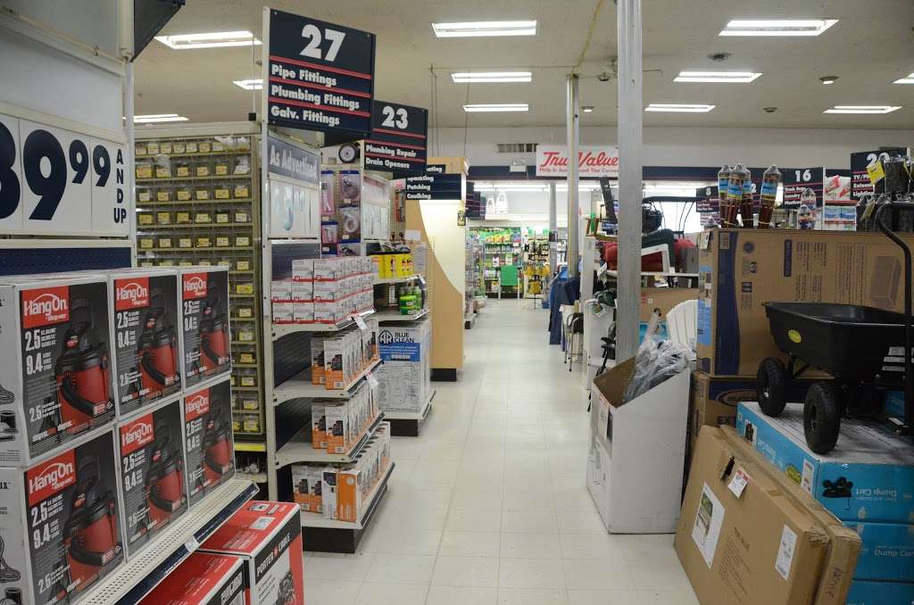 Lees True Value - hardware store  | Photo 4 of 10 | Address: 1950 Taylor Ave, Racine, WI 53403, USA | Phone: (262) 637-6145