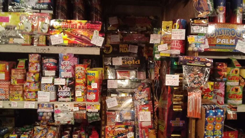 Blazing Glory Fireworks | 25064-25084 Hwy 159 E, Hempstead, TX 77445