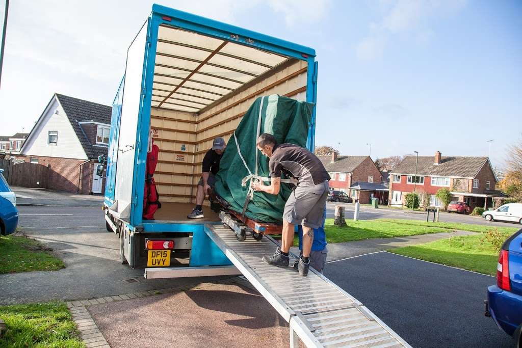 D Durrant Removals Ltd | 4 The Courtyard Holmbush Farm Crawley Road Faygate, Horsham RH12 4SE, UK | Phone: 01293 852228