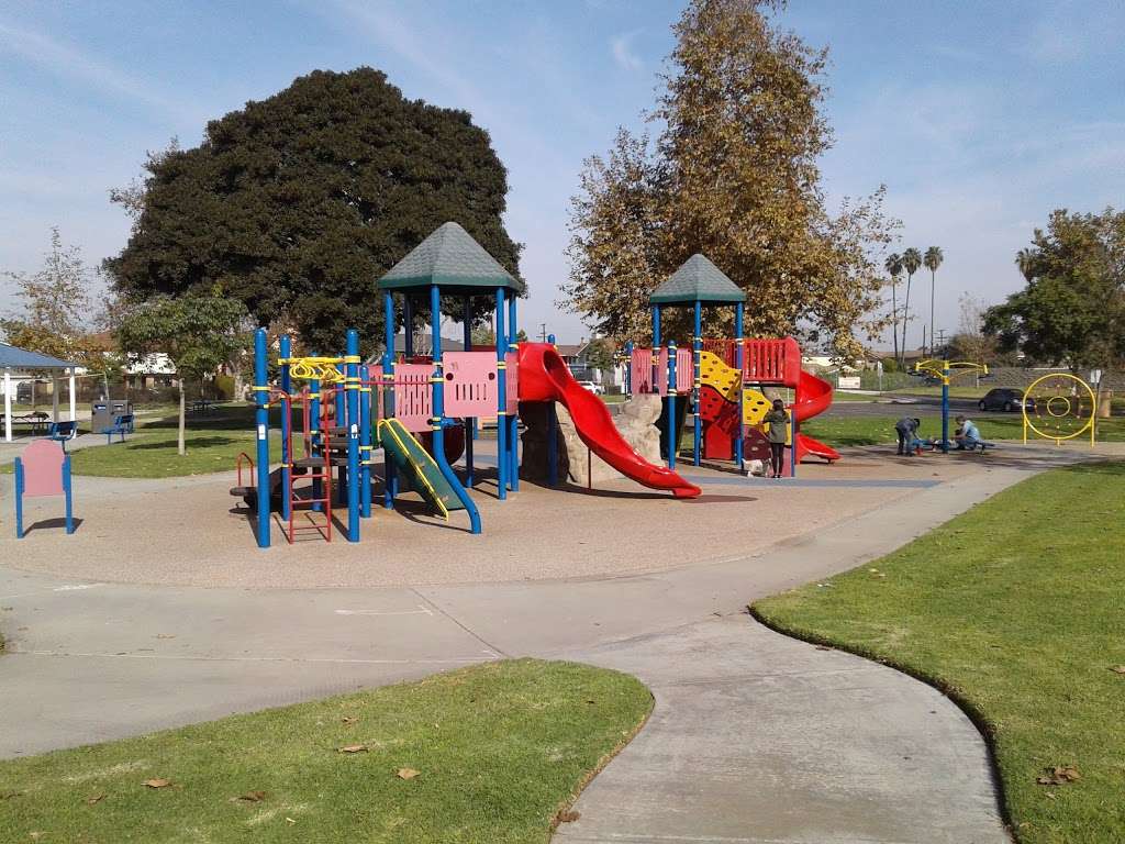 Little Cottonwood Park | 4000 Farquhar Ave, Los Alamitos, CA 90720, USA | Phone: (562) 430-1073