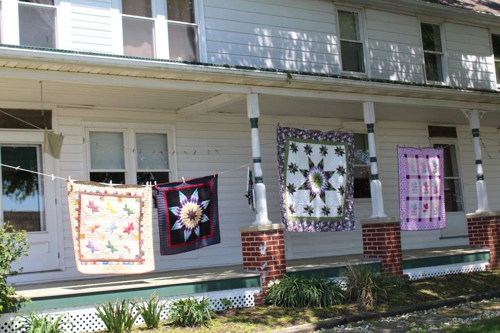 Eshs Handmade Quilts | 9741, 3829 Old Philadelphia Pike, Gordonville, PA 17529 | Phone: (717) 768-8435