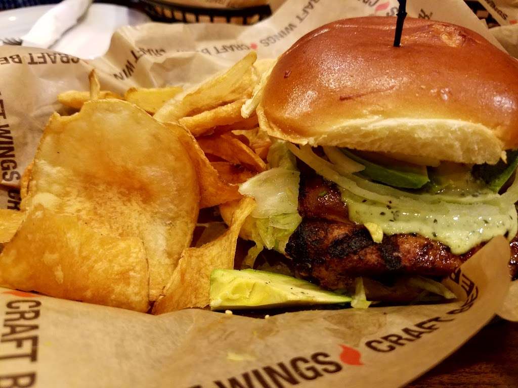 Buffalo Wing Factory in 43761 Parkhurst Plaza 100, Ashburn, VA 20147, USA