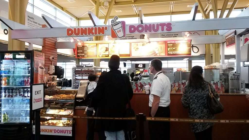 Dunkin Donuts | 1 S Smith Blvd, Arlington, VA 22202, USA | Phone: (703) 414-3708