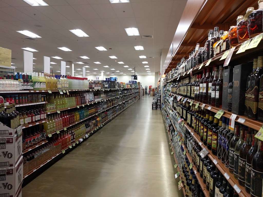 NH Liquor & Wine Outlet | Southgate Plaza, 380 Lafayette Rd, Seabrook, NH 03874, USA | Phone: (603) 474-3362