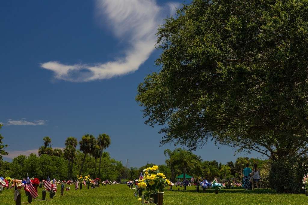 Florida Memorial Gardens | 5950 US-1, Rockledge, FL 32955, USA | Phone: (321) 636-5054