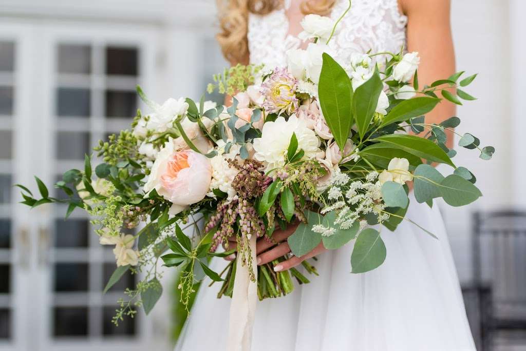 Posies and Poms Floral Designs | 3275 W 14th Ave #101, Denver, CO 80204, USA | Phone: (719) 209-3386