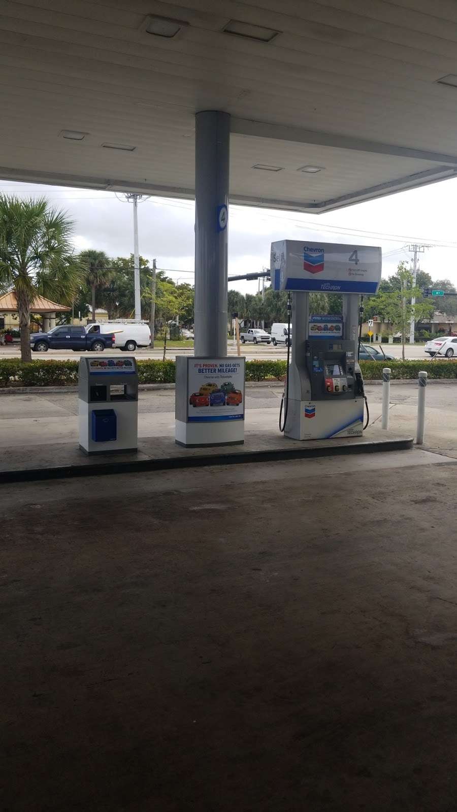 Chevron | 1601 FL-7, Lauderhill, FL 33313, USA | Phone: (954) 626-0609