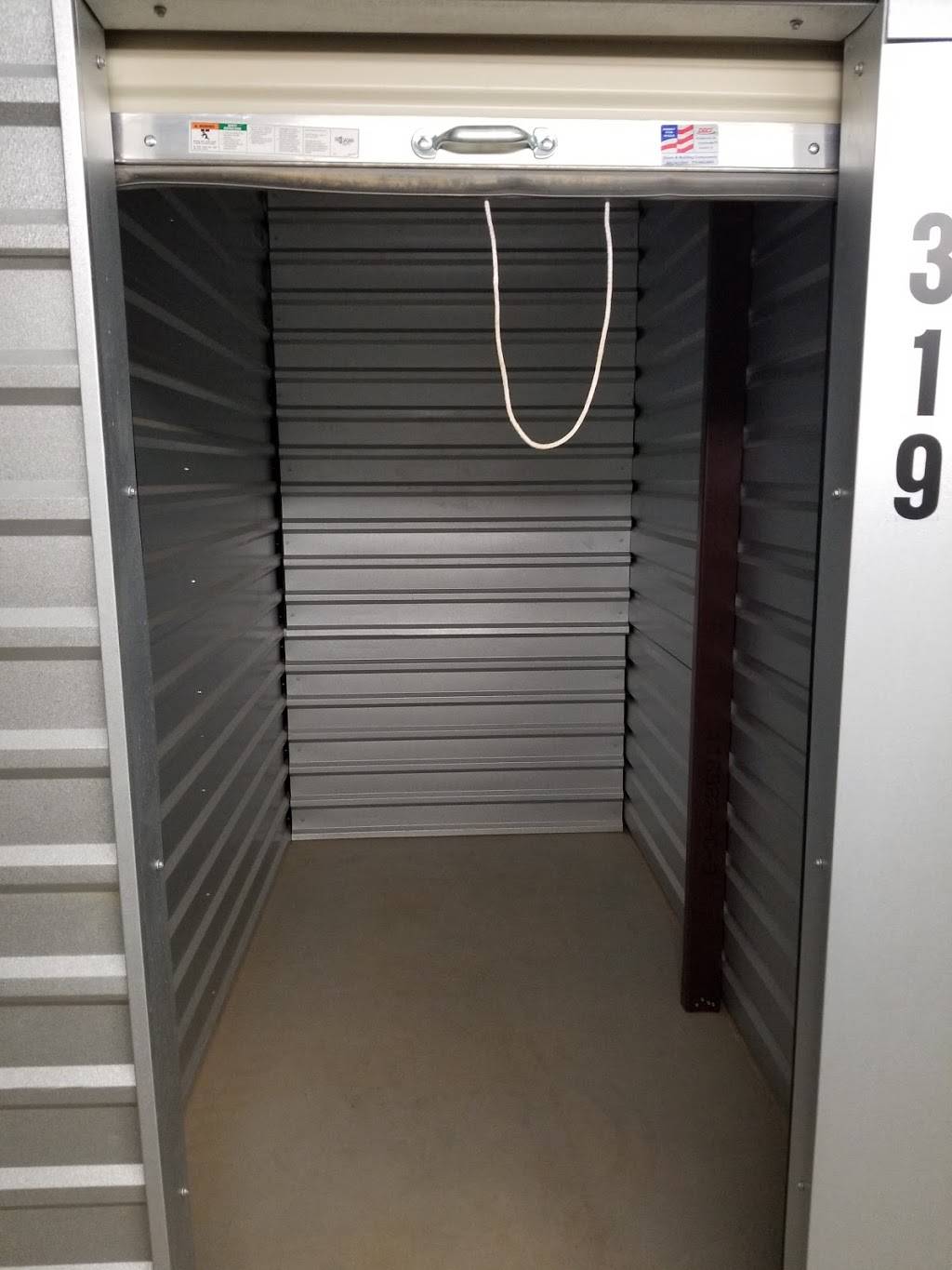 Blacklock Storage | 9355 Jacksboro Hwy, Fort Worth, TX 76135, USA | Phone: (817) 442-2594