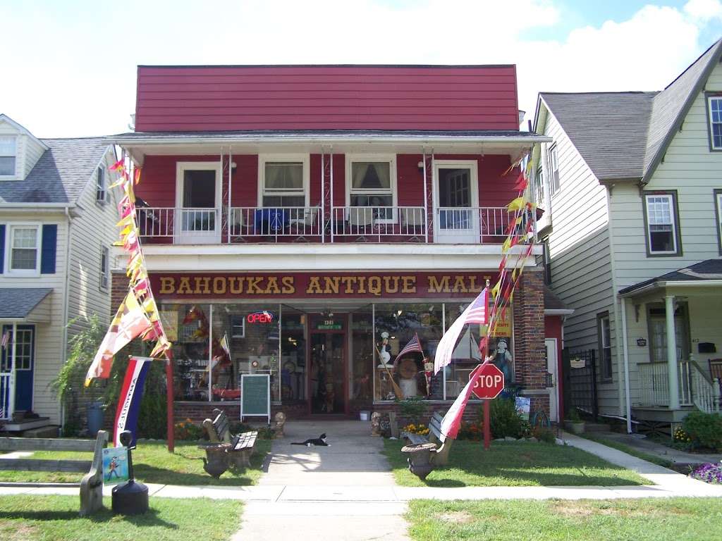 Bahoukas Antique Mall & Beer MuZeum | 408 N Union Ave, Havre De Grace, MD 21078, USA | Phone: (410) 942-1290