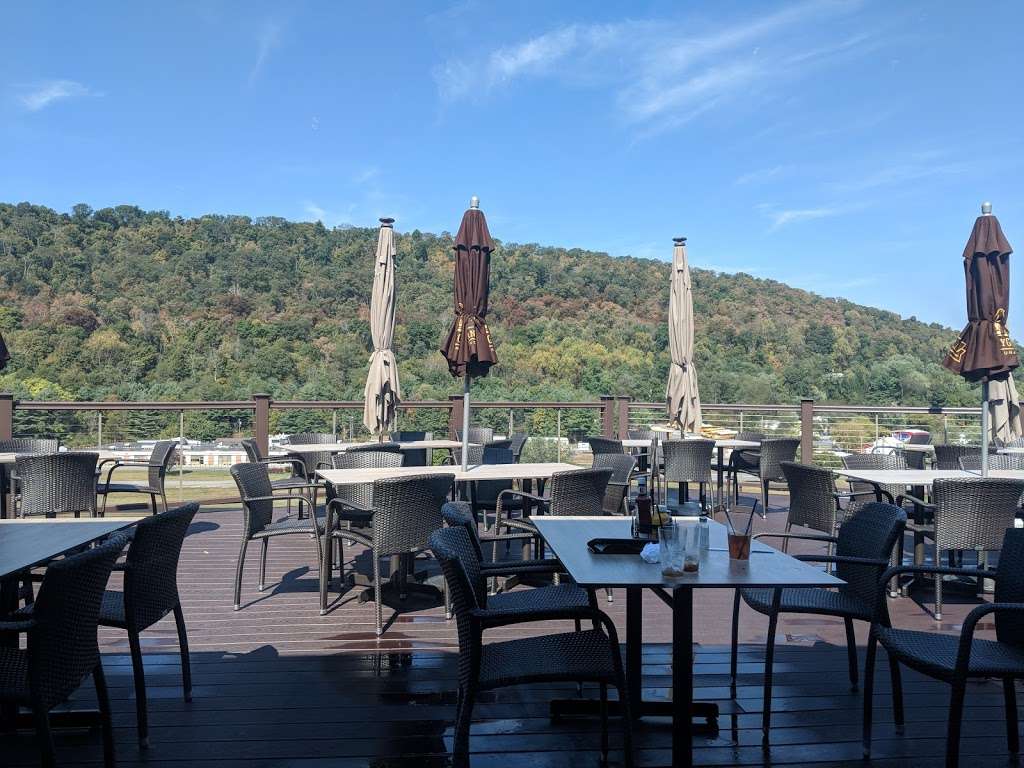 Canary Grill | 308 Berkmore Pl, Berkeley Springs, WV 25411 | Phone: (304) 500-0051