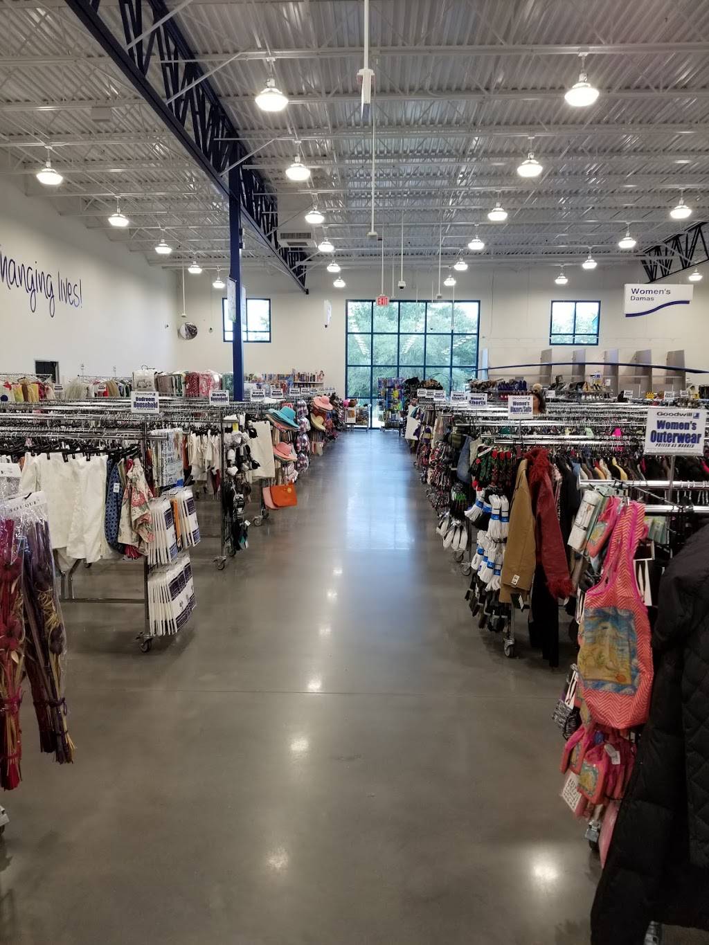 Goodwill 34th Street Superstore | 2550 34th St N, St. Petersburg, FL 33713, USA | Phone: (727) 256-0900