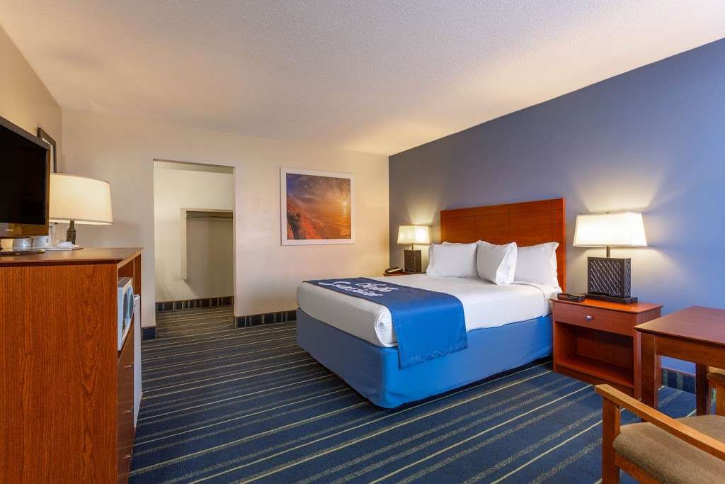 Days Inn by Wyndham Breezewood | 16407 Lincoln Hwy, Breezewood, PA 15533, USA | Phone: (814) 735-4352