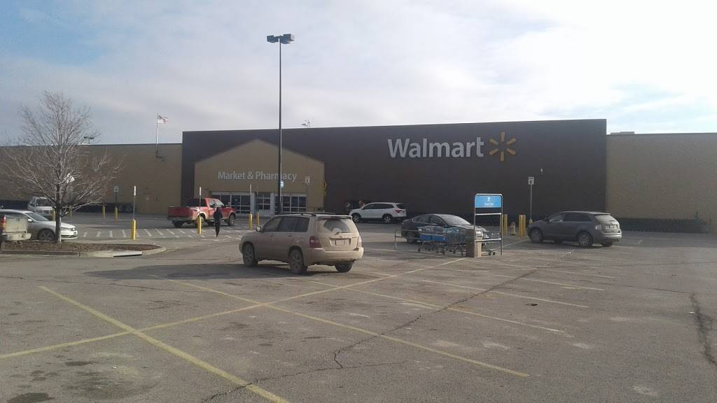 Walmart Supercenter | 701 Hopi Dr, Hiawatha, KS 66434, USA | Phone: (785) 742-7445