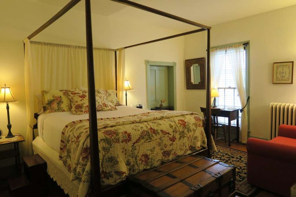 Thomas Shepherd Inn | 300 W German St, Shepherdstown, WV 25443, USA | Phone: (304) 876-3715