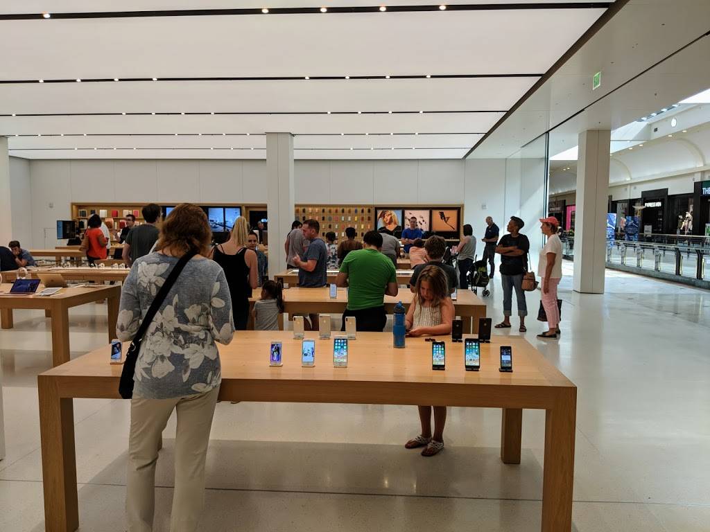 Apple Crabtree Valley Mall | 4325 Glenwood Ave, Raleigh, NC 27612, USA | Phone: (919) 334-3400