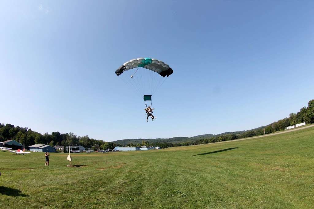 Endless Mountain Skydivers | 17 Runway Rd, Tunkhannock, PA 18657, USA | Phone: (570) 335-7628