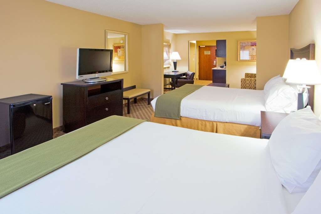 Holiday Inn Express & Suites Chestertown | 150 Scheeler Rd, Chestertown, MD 21620, USA | Phone: (410) 778-0778