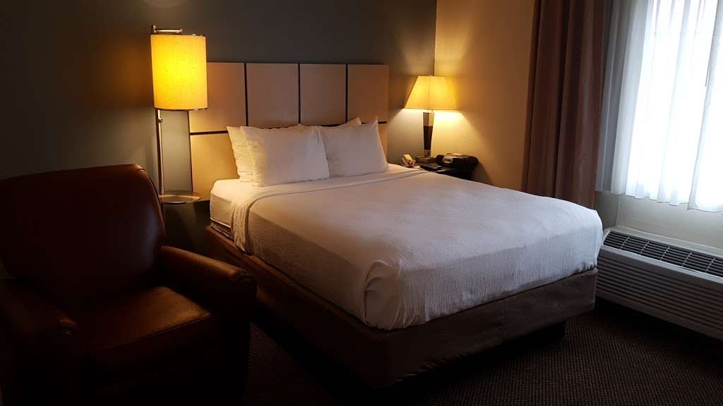 Candlewood Suites Chicago/Naperville | 27 West, 300 Warrenville Rd, Warrenville, IL 60555 | Phone: (630) 836-1650