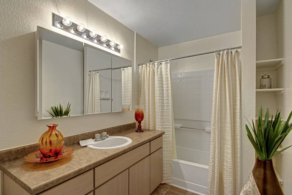 Tierra Vida Luxury Apartment Homes | 1970 W Old Magee Trail, Tucson, AZ 85704, USA | Phone: (520) 208-6403