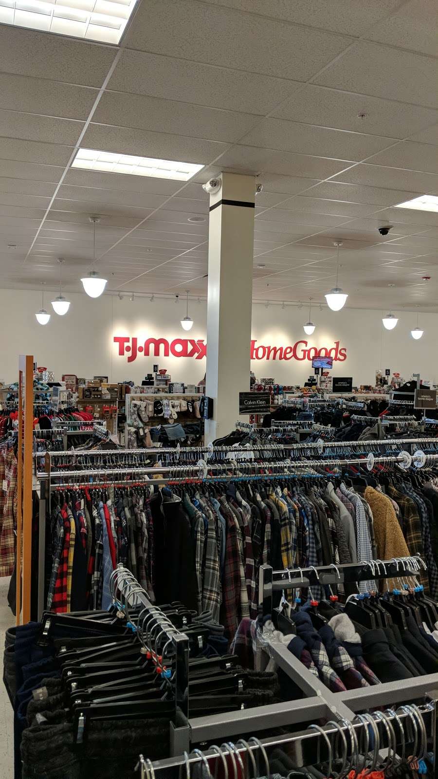 T.J. Maxx & HomeGoods | 10 Michels Way, Londonderry, NH 03053, USA | Phone: (603) 421-9761