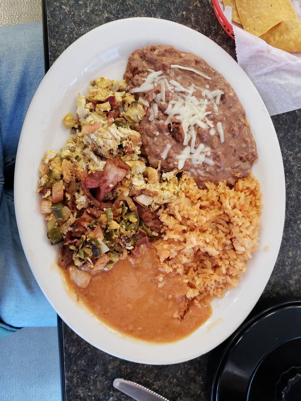 Los Molcajetes Taqueria | 100 Knox Ct, Denver, CO 80219, USA | Phone: (303) 934-0354