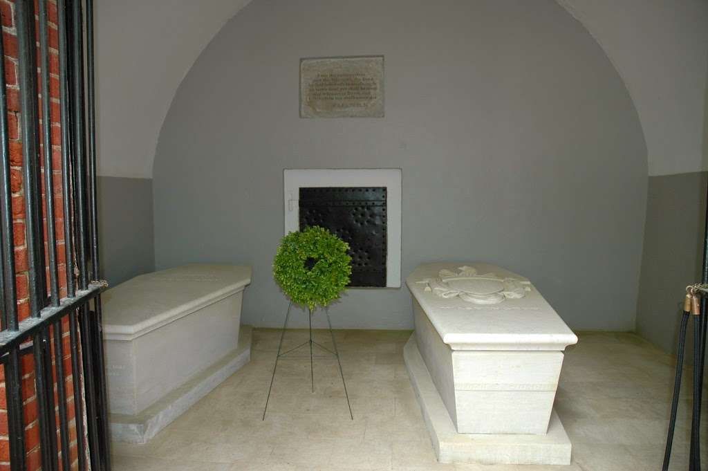 Washington Family Tomb | Alexandria, VA 22309, USA