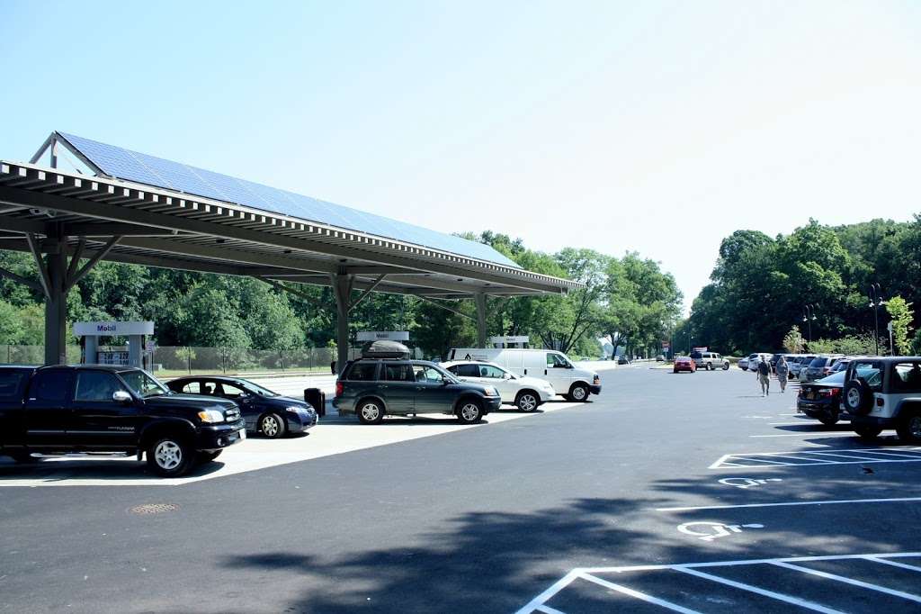 RT. 15 New Canaan NB Service Plaza | 1 Merritt Parkway Northbound, New Canaan, CT 06840 | Phone: (888) 406-3466