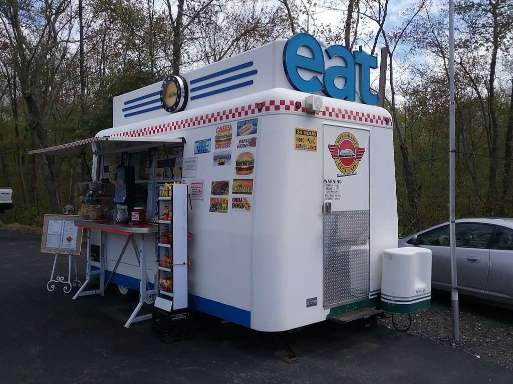 Streamliner Hot Dogs and More | 447 Broadway, Taunton, MA 02780, USA | Phone: (508) 369-7516