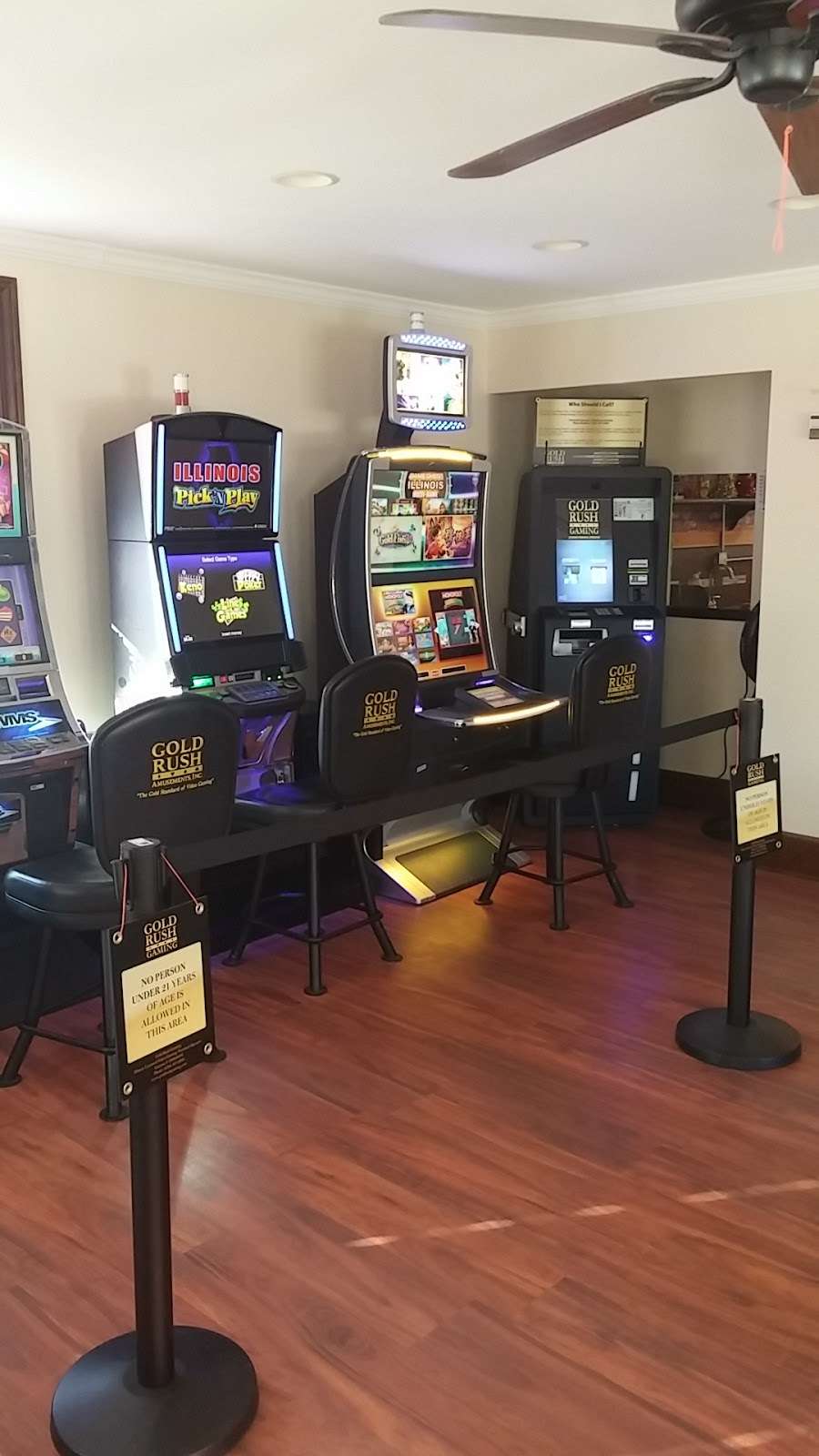 Red house video gaming cafe and bar | 620 Rand Rd, Lakemoor, IL 60051, USA | Phone: (815) 528-0008