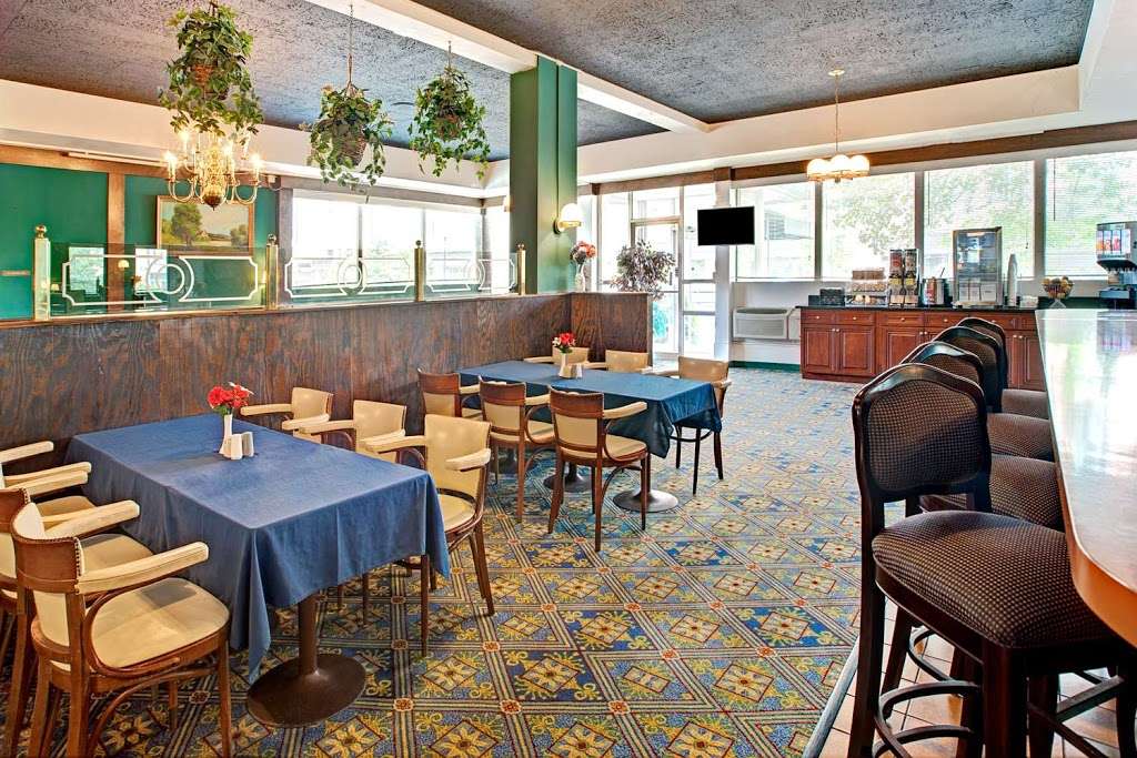 Days Inn by Wyndham Arlington/Washington DC | 2201 Arlington Blvd, Arlington, VA 22201, USA | Phone: (703) 525-0300