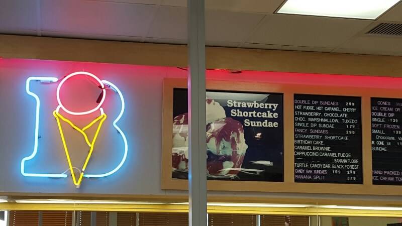 Braums Ice Cream & Burger Restaurant | 2134 N Josey Ln, Carrollton, TX 75006, USA | Phone: (972) 323-7398