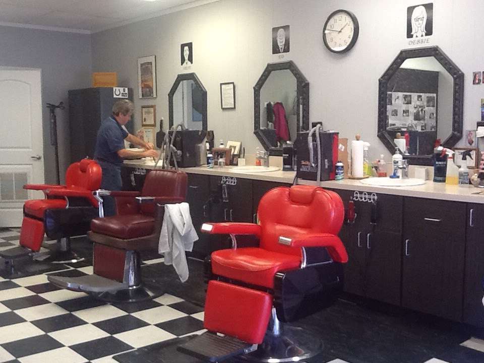 Tracy Plaza Barber Shop | 400 Tracy Rd # 6, New Whiteland, IN 46184, USA | Phone: (317) 535-7044