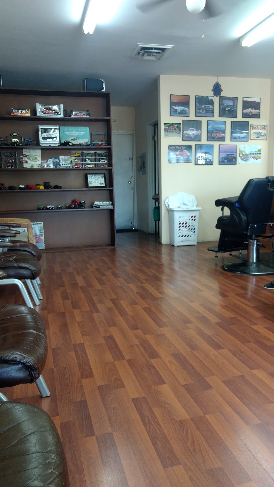 Barber Shop | 16609 Cave Creek Rd, Phoenix, AZ 85032, USA | Phone: (602) 971-5971