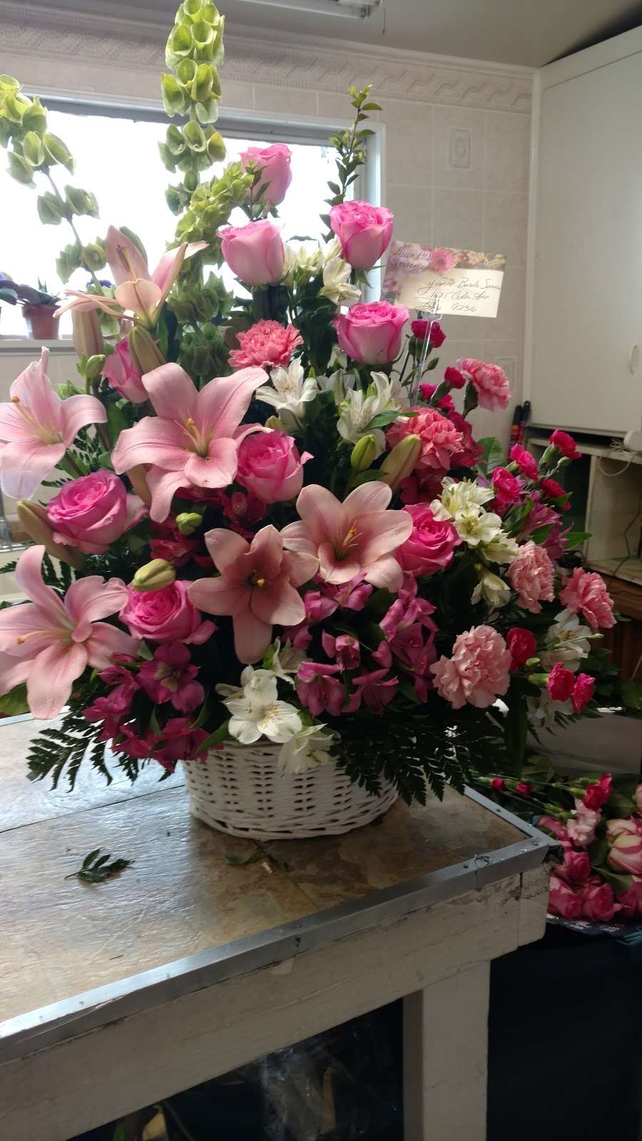 Bloomingtons #1 Florist | 11700 Cedar Ave, Bloomington, CA 92316, USA | Phone: (909) 877-6722